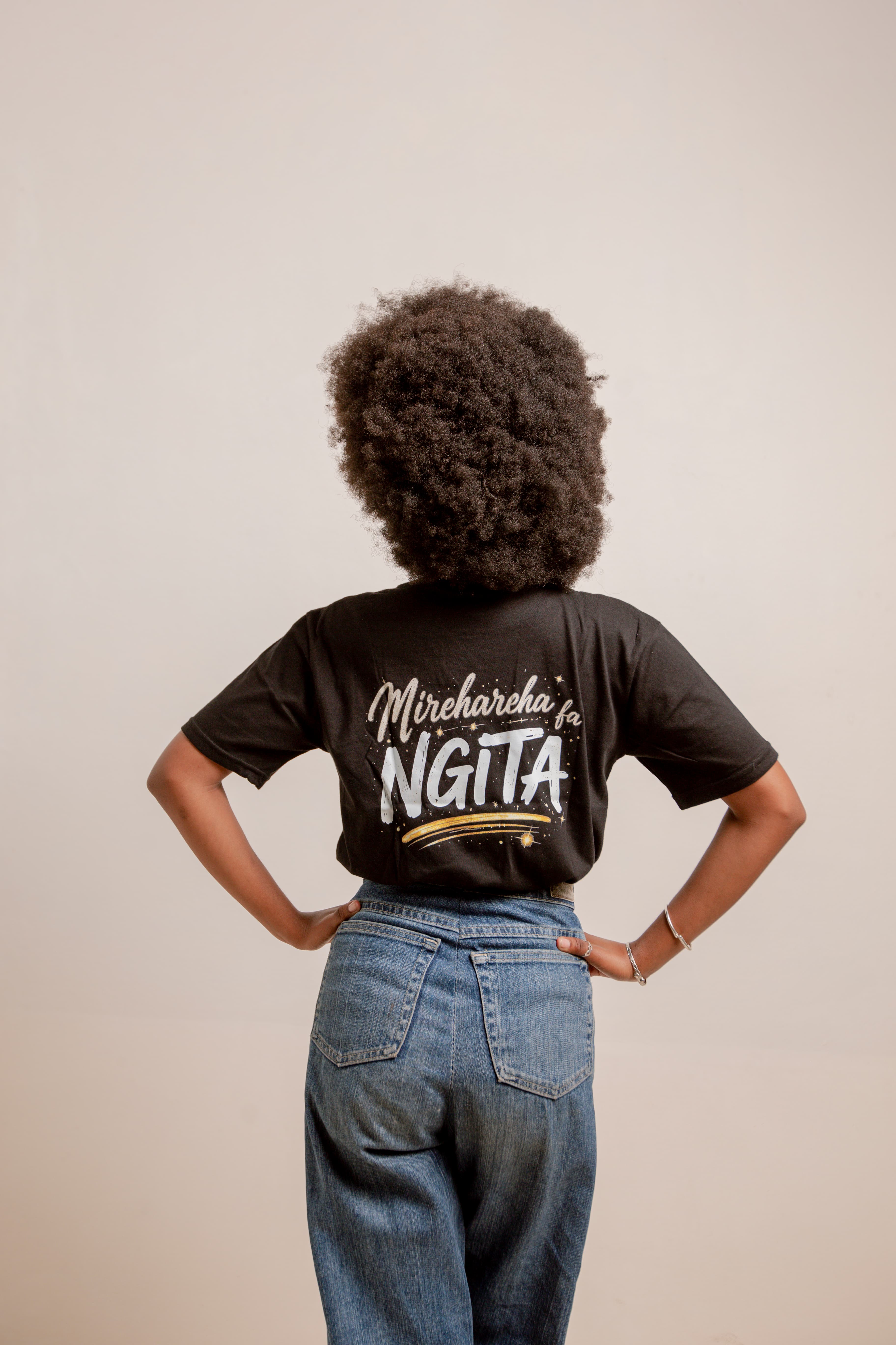 T-Shirt Classique, « Mirehareha fa Ngita », collection Ngita Ka Manja